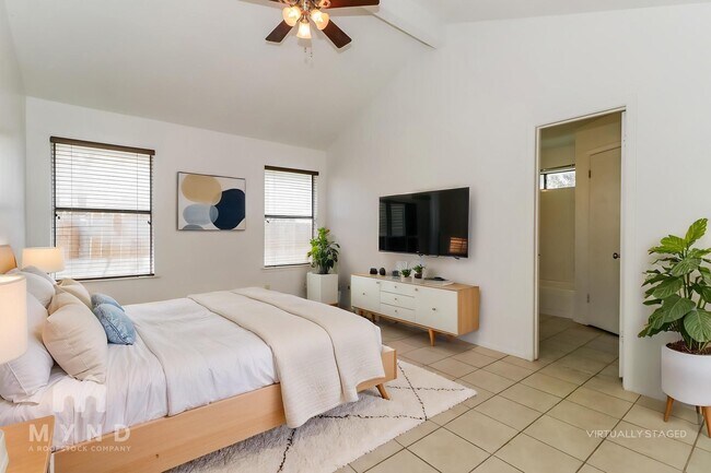 Building Photo - 1107 Peach Tree Cove