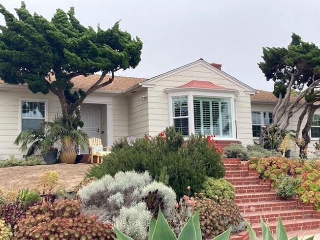 Building Photo - Fully Furnished home for rent-- short term...