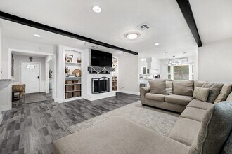 Building Photo - 25418 Tuckahoe Ln