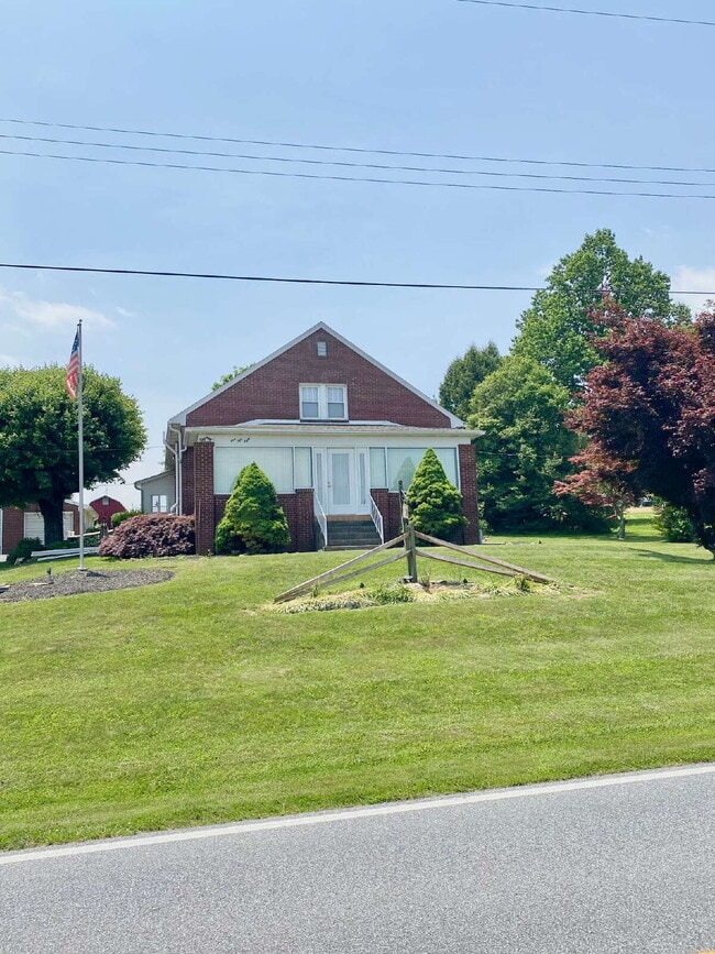 Building Photo - 1 Bed 1 Bath Apartment in Peaceful Setting
