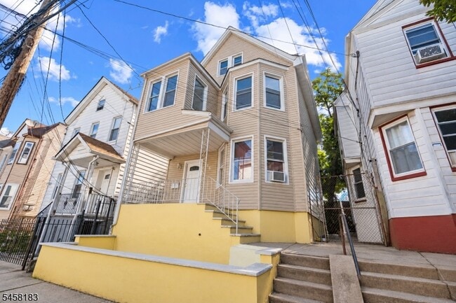 Building Photo - 15 Highland Ave