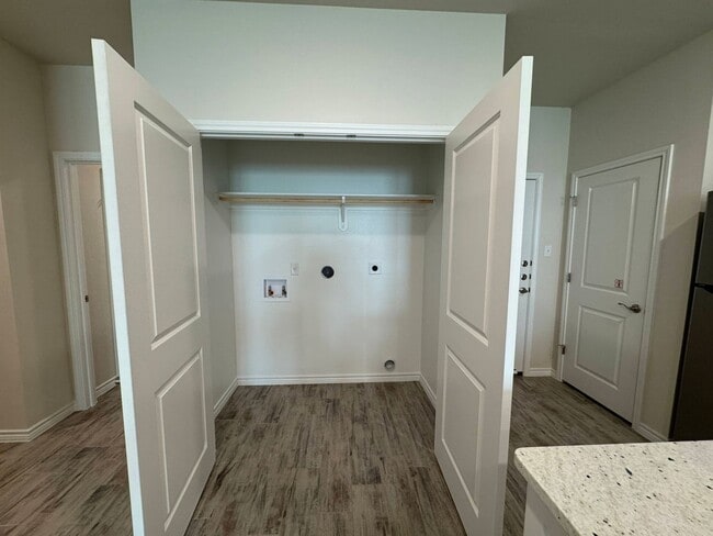 Foto del edificio - 5110 Rose Petal Ct