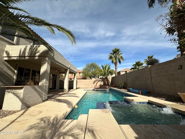 Foto del edificio - 16637 S 27th Dr