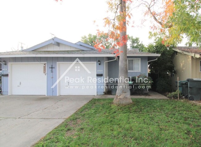 Building Photo - Charming Carmichael 2bd/1ba Duplex with Ga...