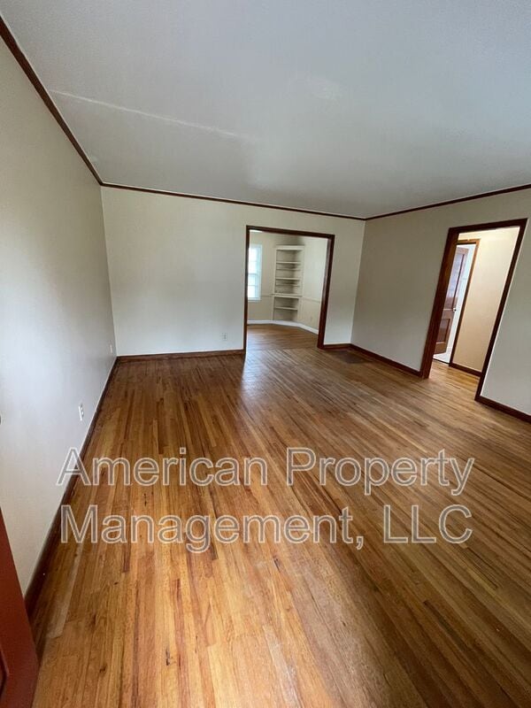 Building Photo - P2-1Q- 4941 S. Detroit Ave.