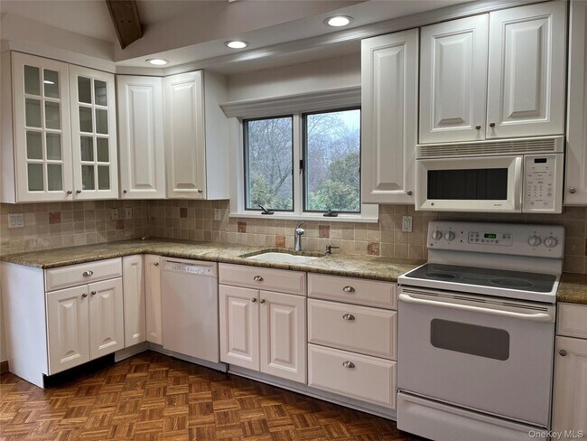 Foto del edificio - 43 Floyd Pl