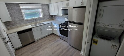 Building Photo - 1321 W Sherwin Ave