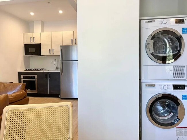 Furnished room/NOT APARTMENT - Furnished room/NOT APARTMENT