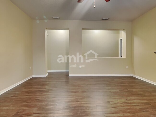 Foto del edificio - 10424 Frog Pond Dr