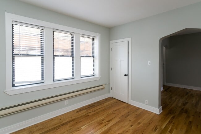 Building Photo - 4418 N Wolcott Ave