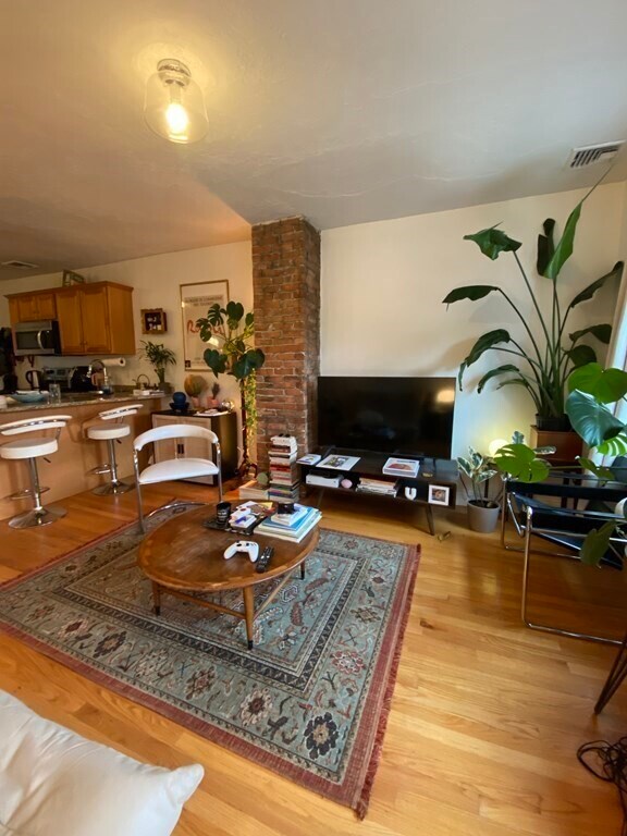 Foto del edificio - 372 Athens St