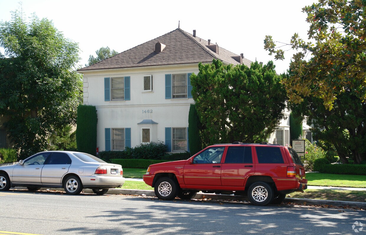 Building Photo - 1458 E Wilson Ave