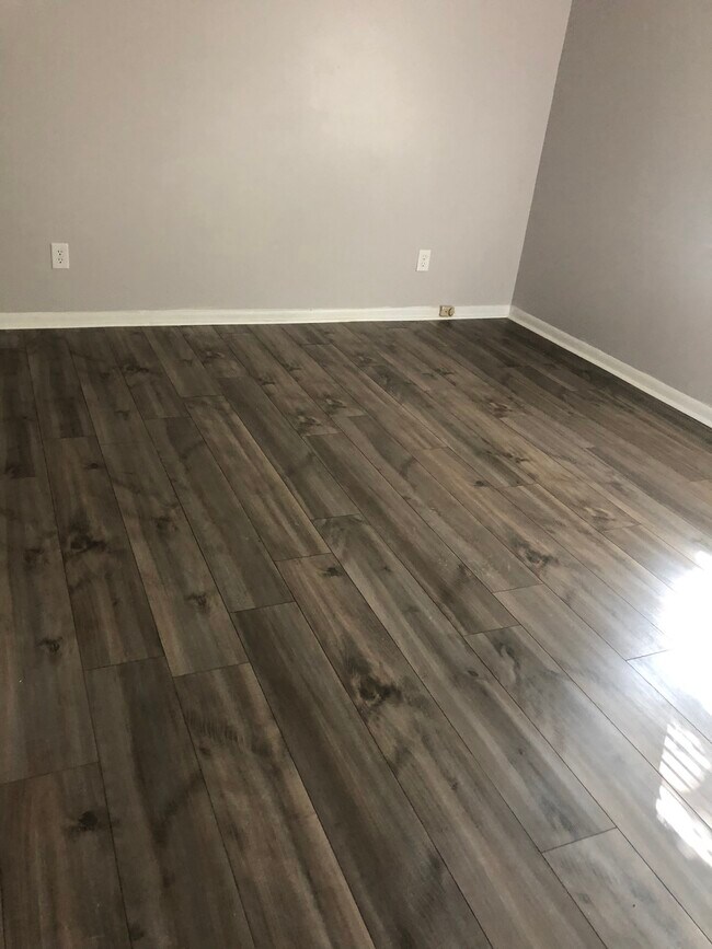 Foto del edificio - 1106 Douglas Cir