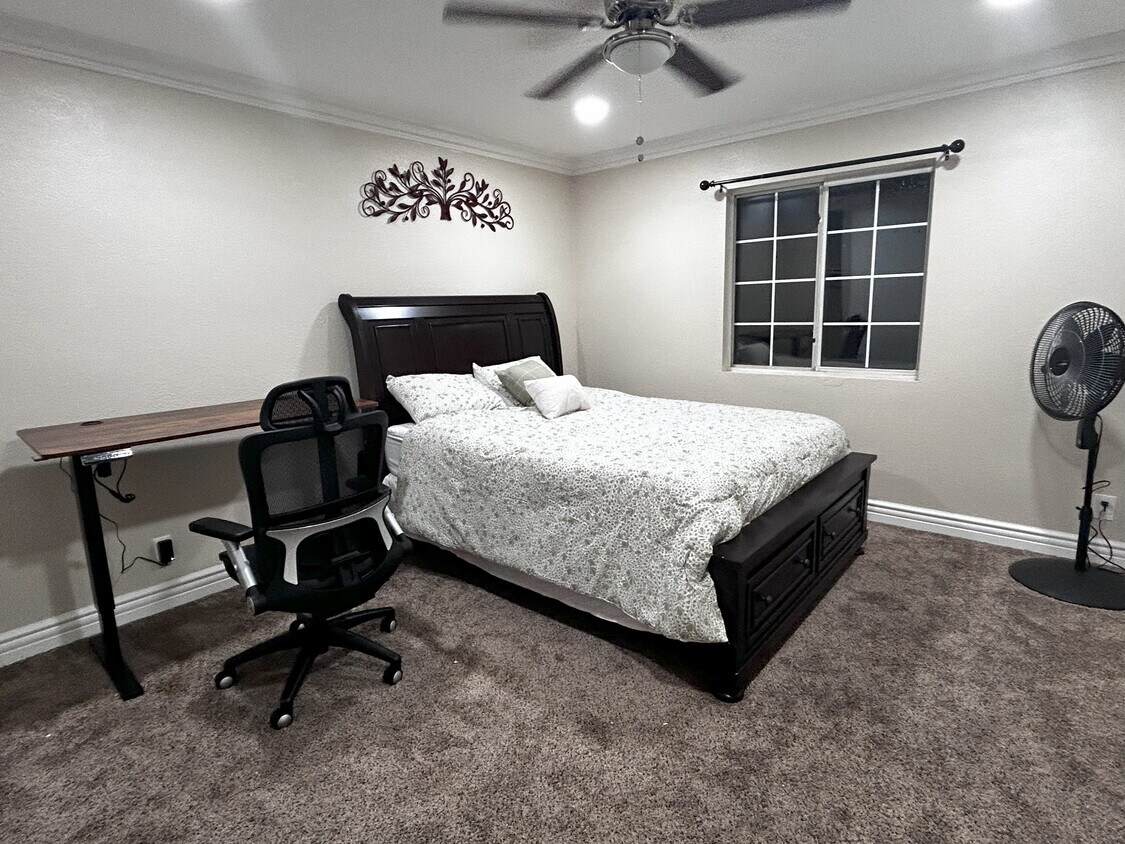 Foto principal - 487 Louisville St