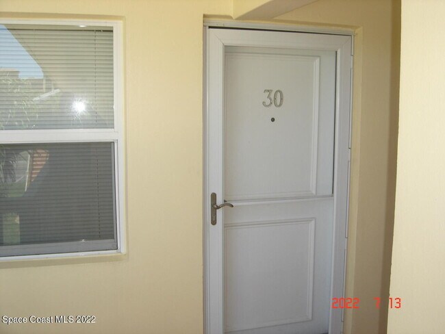 Foto del edificio - 7801 Ridgewood Ave