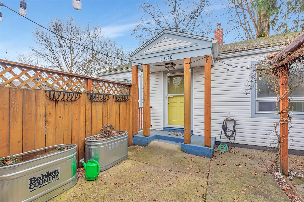 Primary Photo - 11420 Roseberg Ave S