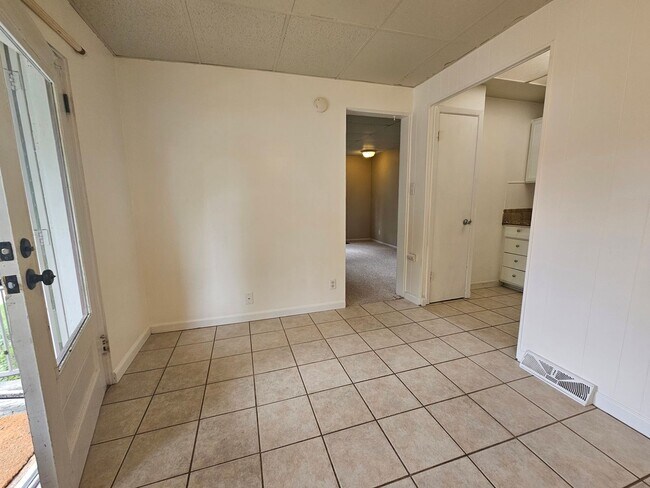 Foto del edificio - Highlands Adorable 1 Bedroom Apartment in ...