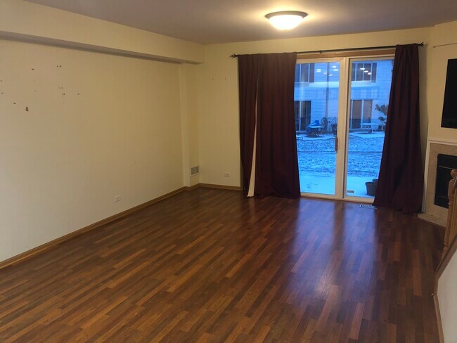 Foto del edificio - 710 Blossom Ct