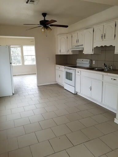 Building Photo - 2902 E Woodrow St