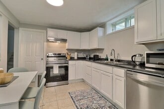 Building Photo - 5 Scarborough Ave