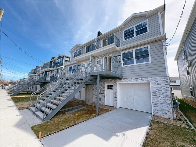 Foto del edificio - 7235 Hillmeyer Ave