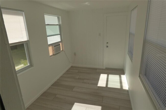 Building Photo - 4144 11th Ave N