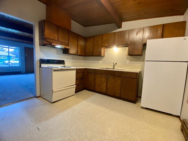 Building Photo - 321-325 I St Duplex - Whitehouse