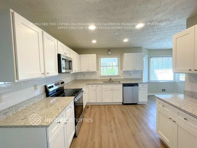Building Photo - 2461 Sherrie Ln SW