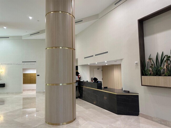 Foto del edificio - 3500 Mystic Pointe Dr
