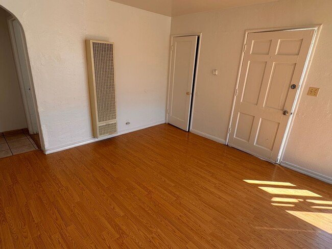 Building Photo - 7108
