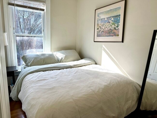 Building Photo - 17 Dartmouth Pl