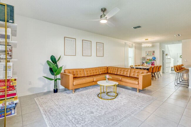 Foto del edificio - 111 Rain Lily Ave