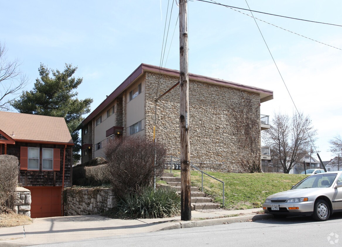 Foto del edificio - 4205 Roanoke Rd