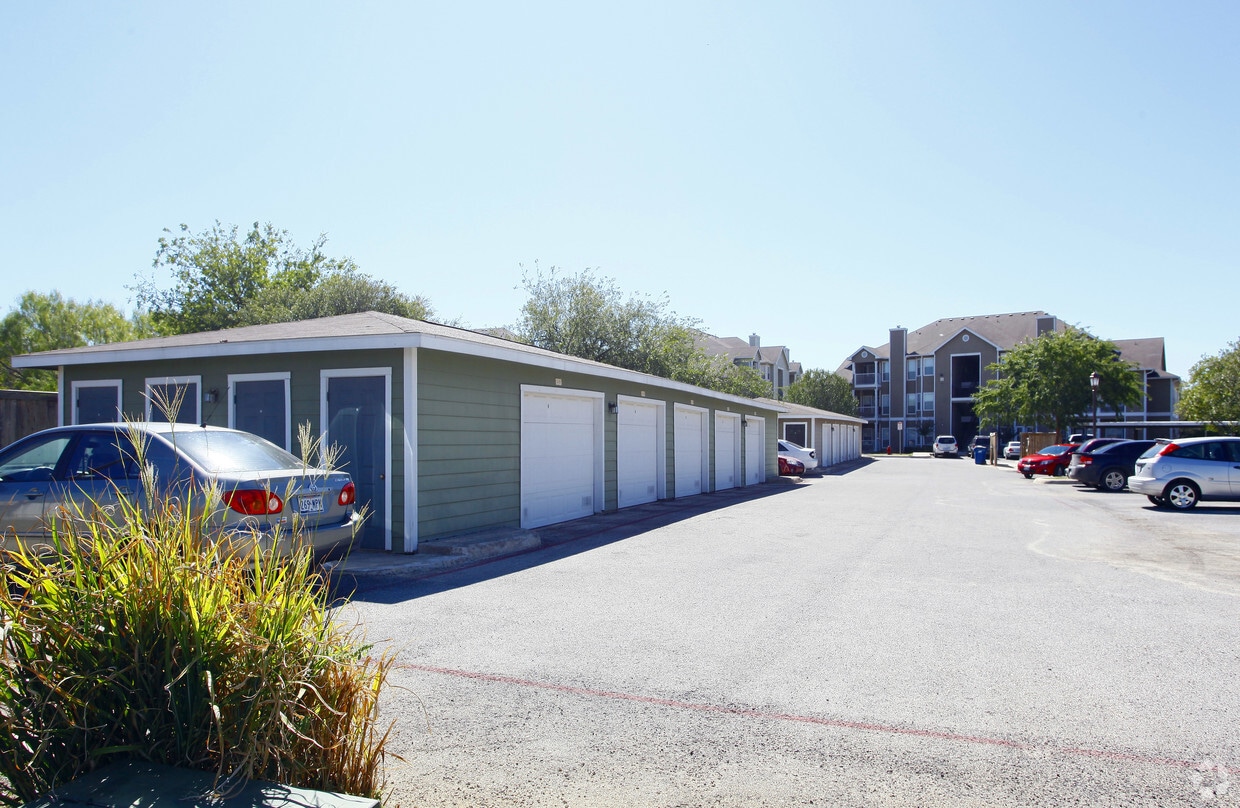 Building Photo - Enclave at Buckhorn Crossing