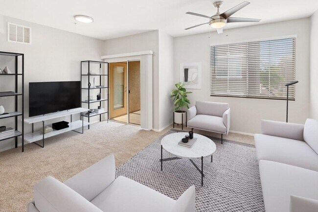 2 habitaciones, 2 baños, 969 pies cuadrados, sala de estar - Equestrian