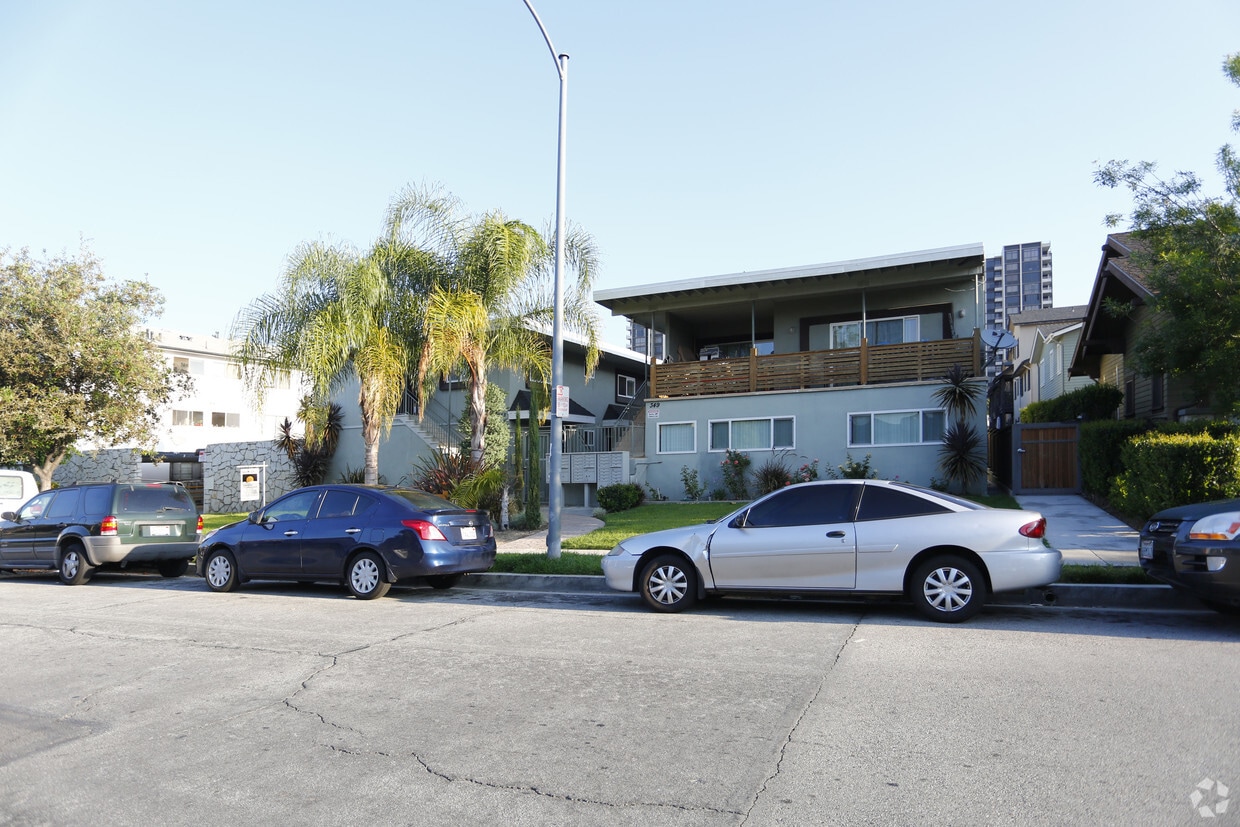 Building - Doran Apartments