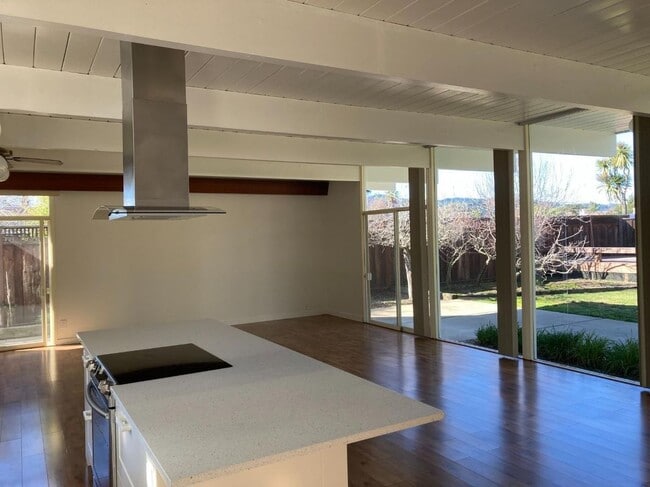 Building Photo - 15 Turtle Bay Pl