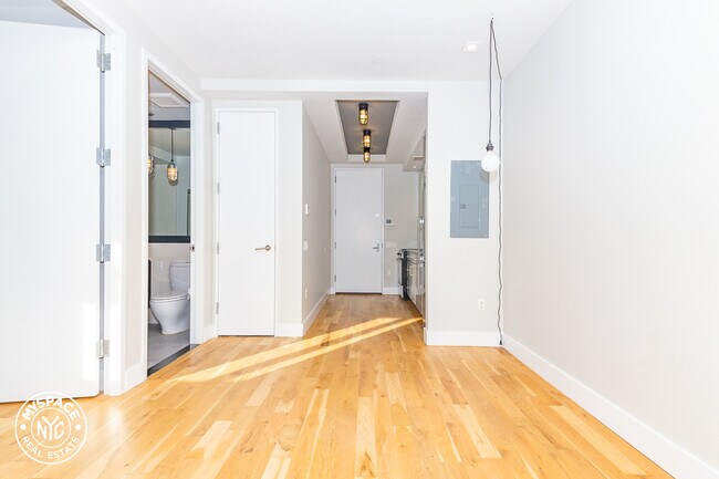 Building Photo - 185 Leonard St