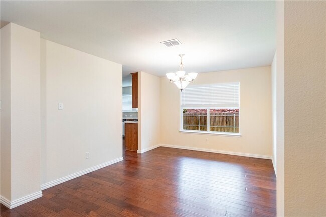 Building Photo - 2105 Sumac Dr