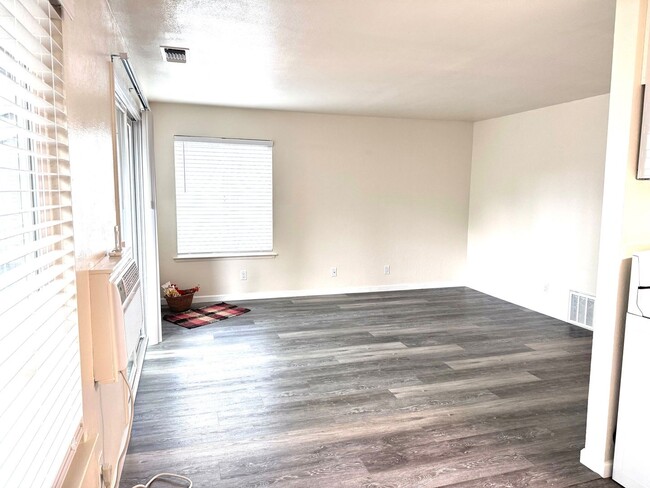 Building Photo - FULLY REMODELED * 1 BED / 1 BATH