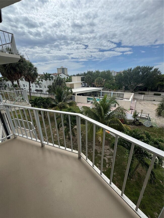 Foto del edificio - 1967 S Ocean Blvd