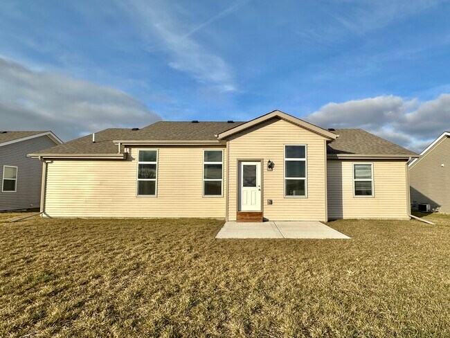 Building Photo - 2250 Northfield Ln