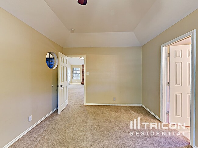 Building Photo - 1112 Brittany Dr