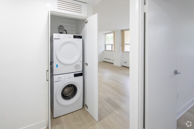 2 Bdrm - 150 Allan