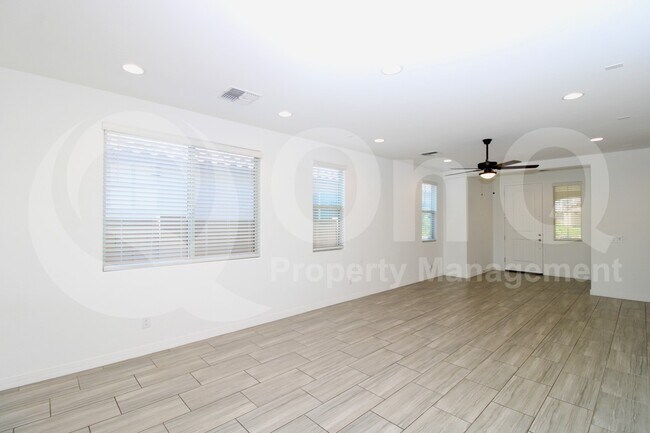 Building Photo - 9153 W Sells Dr