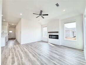 Building Photo - 569 W Canada Dr