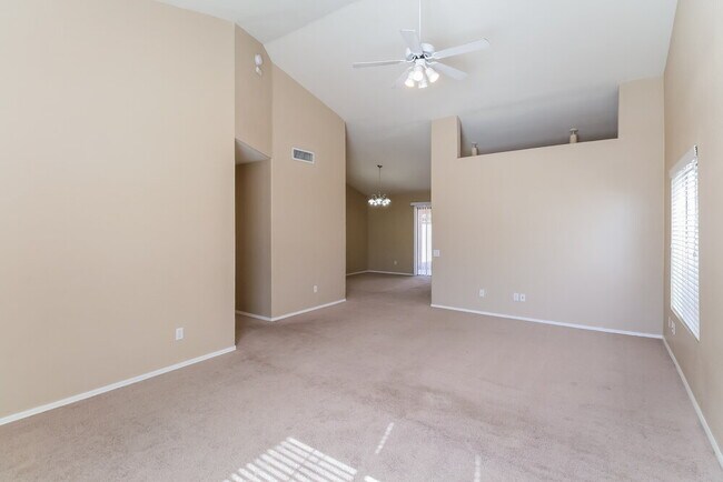 Foto del edificio - 1370 W Gary Dr