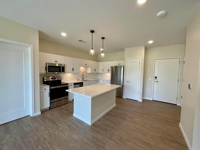 Building Photo - 6170 Bennett Dr