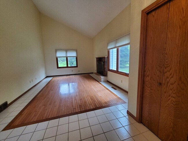 Building Photo - 4 Vail Cir