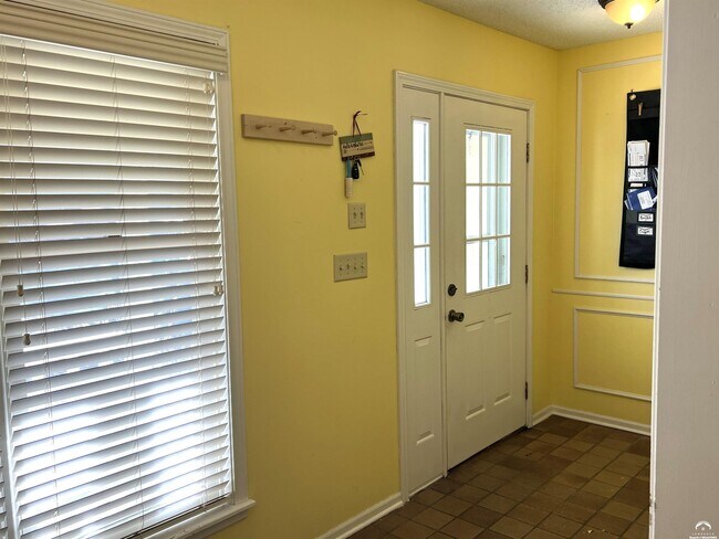 Foto del edificio - 2323 Free State Ln